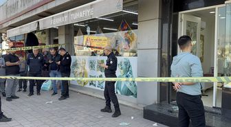 Adana'da kuyumcuyu gasbeden zanlı, kilitlenen kapıyı kırarak kaçtı