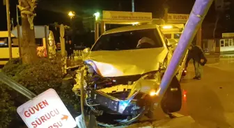 Adana'da otomobille minibüsün çarpışması sonucu 3 kişi yaralandı