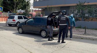 Adana'da polis ekipleri okulların çevresinde denetim yaptı