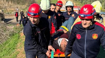 Adana'da şarampole yuvarlanan kamyonun sürücüsü yaralandı
