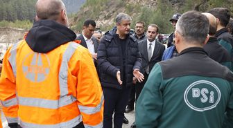 Adana Valisi Yavuz, trafiğe kapatılan Feke-Saimbeyli kara yolunda incelemede bulundu