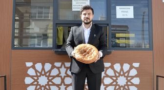 Adilcevaz'da halk ekmek büfelerinde ramazan pideleri satışa sunuldu