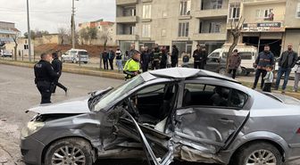 Adıyaman'da park halindeki araca çarpan otomobildeki 3 kişi yaralandı