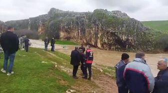 Adıyaman'da sele kapıldıktan sonra yüzerek çıktıkları mağarada mahsur kalan 4 kişi kurtarıldı