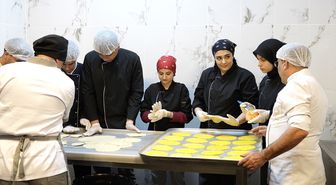 Adıyaman'ın bayram lezzeti 'taplama' öğrencilerin emeğiyle sofralara ulaşıyor