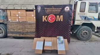 Afyonkarahisar'da bir kamyonda 4 milyon 100 bin adet makaron ele geçirildi