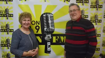 Afyonkarahisarlı çift kurdukları radyoda 31 yıldır dinleyicilerine sesleniyor
