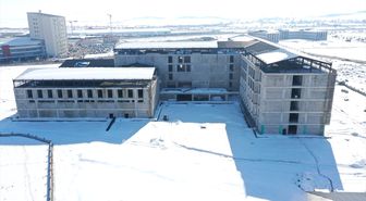 Ağrı'da sismik izolatörlerin kullanıldığı 270 yataklı hastanenin inşası sürüyor