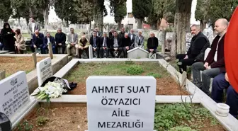 Ahmet Suat Özyazıcı, vefatının 3. yılında mezarı başında anıldı