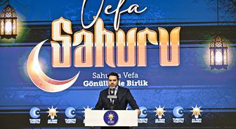 AK Parti İstanbul İl Gençlik Kolları üyeleri sahurda bir araya geldi