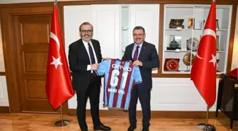 AK Parti MKYK Üyesi Ünal, Trabzon'da ziyaretlerde bulundu