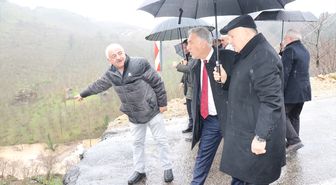 AK Parti Ordu Milletvekili Kaynak, heyelan nedeniyle ulaşıma kapanan yolda incelemede bulundu