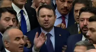 Akın Gürlek, AK Partili vekillerin etten duvar ördüğü kürsüde böyle yemin etti