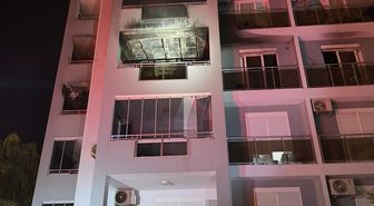 Alanya'da rezidansta çıkan yangın hasara neden oldu