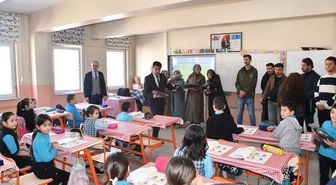 Alucra Halk Eğitimi Merkezinde dikilen eşofman takımları öğrencilere dağıtıldı