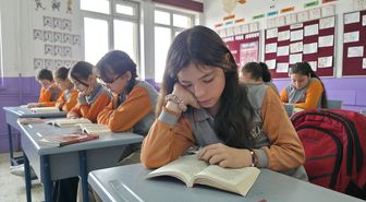 Amasya'da 'Bir Kitap Bin Dünya' projesiyle minikler klasiklerle buluşuyor