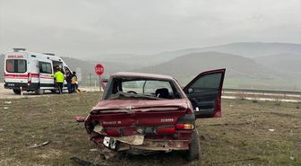 Amasya'da iki otomobilin çarpıştığı kazada 5 kişi yaralandı