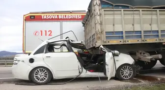 Amasya'da tıra çarpan otomobildeki 2 kişi öldü