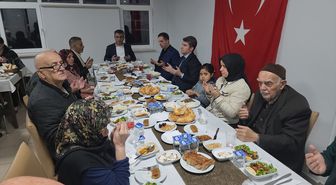 Amasya Valisi Bakan huzurevi sakinleriyle iftarda buluştu