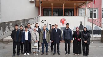 Ankara'da öğrenciler ve öğretmenler bakkalların veresiye defterindeki borçları ödedi