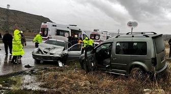 Ankara'daki trafik kazasında 1 kişi öldü, 4 kişi yaralandı