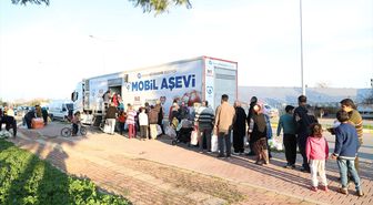 Antalya Büyükşehir Belediyesi mobil aşeviyle ikramlarını sürdürüyor