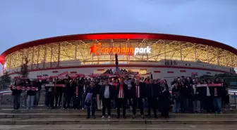 Antalya'da 80 öğrenci Antalyaspor-Samsunspor maçının ardından tribünü temizledi