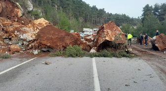 Antalya'da heyelan sonucu kapanan kara yolu çalışmaların ardından ulaşıma açıldı