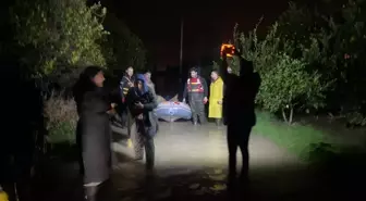 Antalya'da su basan barınaktaki 27 köpek botlar yardımıyla kurtarıldı