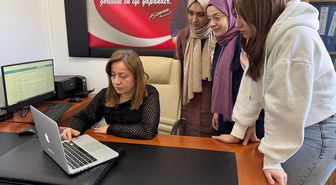 Ardahan'da anaokulu öğretmenleri, AA'nın 'Yılın Kareleri' oylamasına katıldı