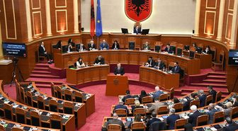 Arnavutluk meclisi, İran'ı 'terörü destekleyen devlet' olarak ilan eden kararı onayladı