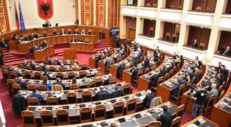 Arnavutluk Meclisi kabine değişikliklerini onayladı