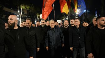 Arnavutluk'ta muhalefetin çağrısıyla toplanan göstericiler hükümetin istifasını istedi