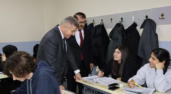 Artvin Valisi Ergün, lise öğrencileriyle iftarda buluştu