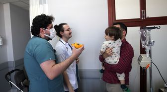 Aydın'da doktor kardeşler aynı hastanede çocuklara sağlık hizmeti veriyor