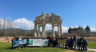 Aydın'da Yeşilay gönüllüleri Afrodisias Antik Kenti'ni gezdi