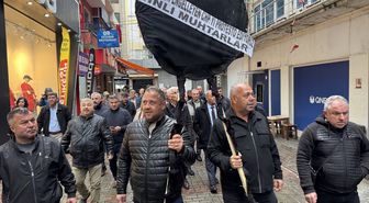 Aydın'dan muhtarlardan CHP İl Başkanlığı'na siyah çelenk