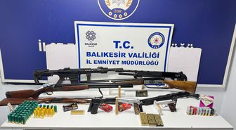 Ayvalık'ta silah ve uyuşturucu madde ele geçirildi