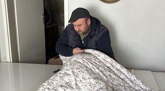 Babasından öğrendiği yorgancılık mesleğini devam ettiriyor