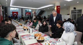 Bafra Belediye Başkanı Hamit Kılıç, gençlerle iftarda buluştu
