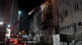 Bağcılar'da bir iş yerinde çıkan yangın söndürüldü