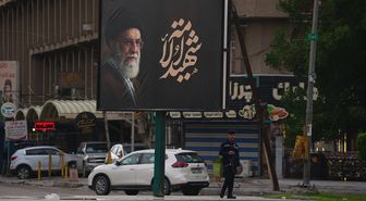 Bağdat sokaklarına Ali Hamaney ile Mücteba Hamaney posterleri asıldı