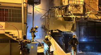 Bahçelievler'de depoda çıkan yangın itfaiye ekiplerince söndürüldü