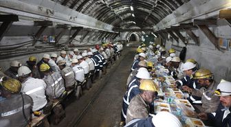 Bakan Bayraktar, Zonguldak'taki madencilerle iftar yaptı Açıklaması