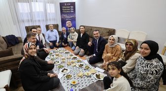 Bakan Işıkhan, Elazığ'da depremzede Yıldırım ailesinin iftar sofrasına konuk oldu