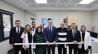 Bakan Işıkhan, Gaziantep'te Protez-Ortez Merkezi'nde engellilerle bir araya geldi