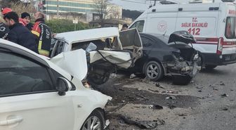 Balıkesir'de 4 otomobilin karıştığı kazada 1 kişi öldü, 1 kişi yaralandı