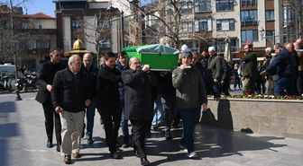 Balıkesir'de 50 yıllık türbedar Yener Arhun son yolculuğuna uğurlandı