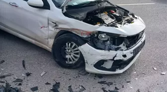 Balıkesir'de iki otomobilin çarpıştığı kazada 5 kişi yaralandı