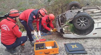 Balıkesir'de otomobilin devrilmesi sonucu 4 kişi yaralandı